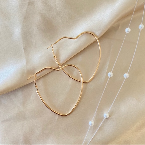 Heart Hoops Hoop Earrings Minimalist - Picture 11 of 13